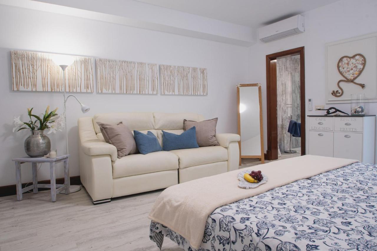 Frontline Villa 25, Modern Coastal Design With Amazing Views Puerto Calero Kültér fotó